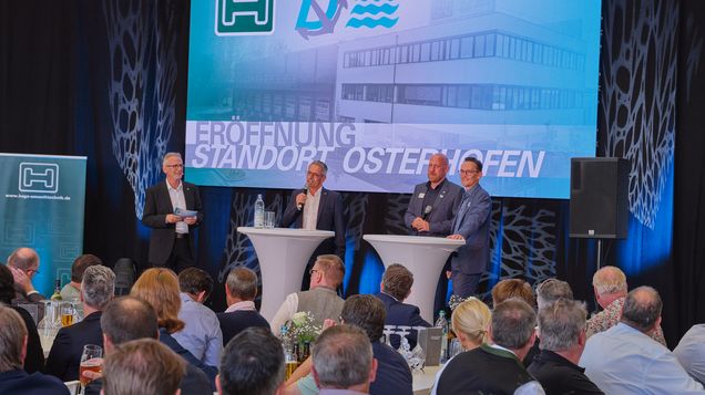 CEO DI Horst Felbermayr gemeinsam auf der Bühne mit der Geschäftsführung