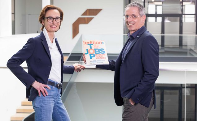 Slide  Horst und Andrea Felbermayr freut sich ganz besonders über die Ehrung für das Engagement von Felbermayr.