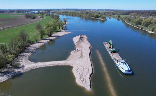 Slide Flussinseln und Uferrückbaubereiche entlang der Donau